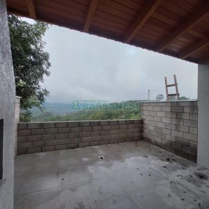 Sobrado com 67m², 2 dormitórios, 1 vaga, no bairro São Virgílio em Caxias do Sul para Comprar