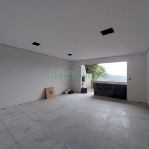 Sobrado com 67m², 2 dormitórios, 1 vaga, no bairro Bela Vista em Caxias do Sul para Comprar