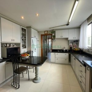 Apartamento com 272m², 3 dormitórios, 2 vagas, no bairro Centro em Caxias do Sul para Alugar ou Comprar