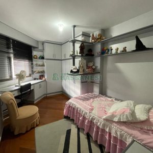 Apartamento com 272m², 3 dormitórios, 2 vagas, no bairro Centro em Caxias do Sul para Alugar ou Comprar