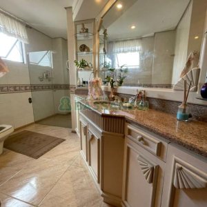 Apartamento com 272m², 3 dormitórios, 2 vagas, no bairro Centro em Caxias do Sul para Alugar ou Comprar