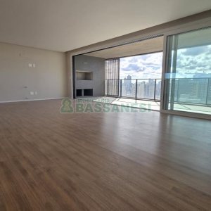 Apartamento com 191m², 3 dormitórios, 3 vagas, no bairro Panazzolo em Caxias do Sul para Comprar