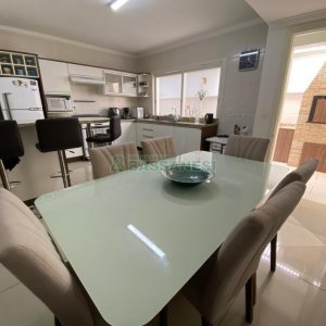 Sobrado com 127m², 3 dormitórios, 1 vaga, no bairro Santa Catarina em Caxias do Sul para Comprar
