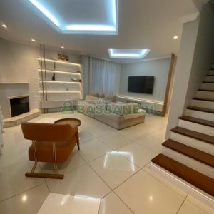 Sobrado com 127m², 3 dormitórios, 1 vaga, no bairro Santa Catarina em Caxias do Sul para Comprar