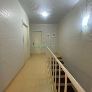 Sobrado com 127m², 3 dormitórios, 1 vaga, no bairro Santa Catarina em Caxias do Sul para Comprar