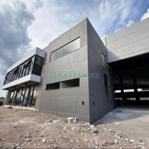 Pavilhão com 1347m², no bairro Desvio Rizzo em Caxias do Sul para Alugar