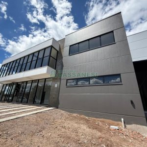 Pavilhão com 1347m², no bairro Desvio Rizzo em Caxias do Sul para Alugar