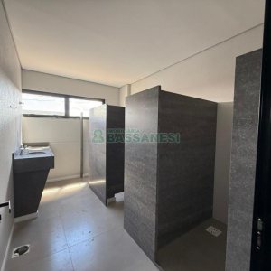 Pavilhão com 1347m², no bairro Desvio Rizzo em Caxias do Sul para Alugar