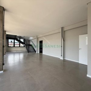 Pavilhão com 1347m², no bairro Desvio Rizzo em Caxias do Sul para Alugar