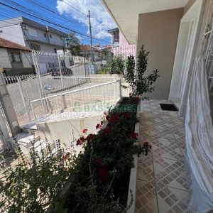 Casa com 120m², 3 dormitórios, 3 vagas, no bairro Floresta em Caxias do Sul para Comprar