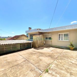 Casa com 120m², 3 dormitórios, 3 vagas, no bairro Floresta em Caxias do Sul para Comprar