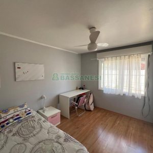 Casa com 120m², 3 dormitórios, 3 vagas, no bairro Floresta em Caxias do Sul para Comprar