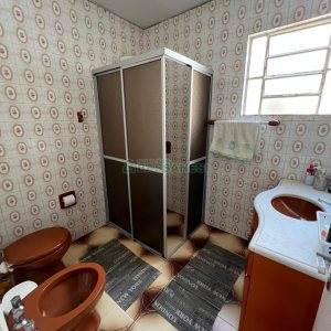 Casa com 120m², 3 dormitórios, 3 vagas, no bairro Floresta em Caxias do Sul para Comprar