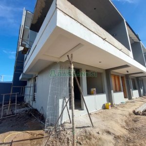 Sobrado com 140m², 3 dormitórios, 1 vaga, no bairro Vila Verde em Caxias do Sul para Comprar