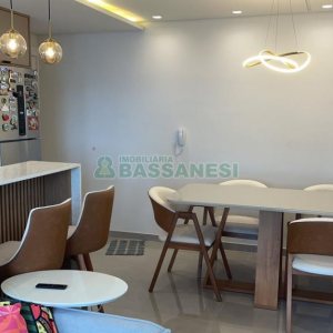 Apto Mobiliado com 55m², 2 dormitórios, 1 vaga, no bairro De Lazzer em Caxias do Sul para Alugar