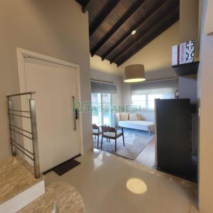 Casa com 225m², 3 dormitórios, 2 vagas, no bairro Vila Hipica em Caxias do Sul para Comprar