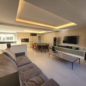 Casa com 225m², 3 dormitórios, 2 vagas, no bairro Vila Hipica em Caxias do Sul para Comprar