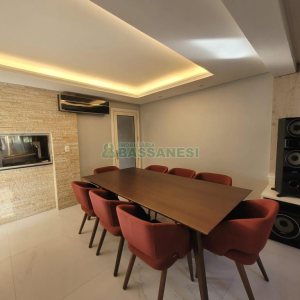 Casa com 225m², 3 dormitórios, 2 vagas, no bairro Vila Hipica em Caxias do Sul para Comprar