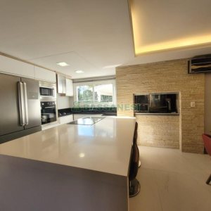 Casa com 225m², 3 dormitórios, 2 vagas, no bairro Vila Hipica em Caxias do Sul para Comprar