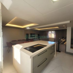 Casa com 225m², 3 dormitórios, 2 vagas, no bairro Vila Hipica em Caxias do Sul para Comprar