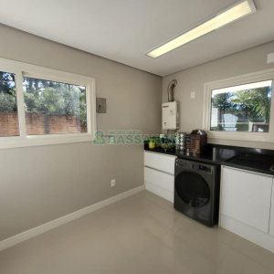 Casa com 225m², 3 dormitórios, 2 vagas, no bairro Vila Hipica em Caxias do Sul para Comprar