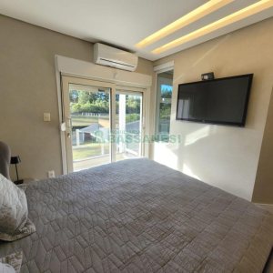 Casa com 225m², 3 dormitórios, 2 vagas, no bairro Vila Hipica em Caxias do Sul para Comprar