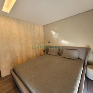 Casa com 225m², 3 dormitórios, 2 vagas, no bairro Vila Hipica em Caxias do Sul para Comprar