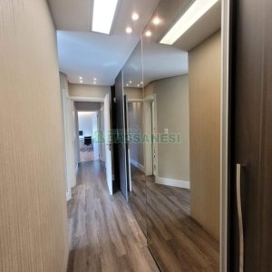 Casa com 225m², 3 dormitórios, 2 vagas, no bairro Vila Hipica em Caxias do Sul para Comprar