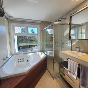 Casa com 225m², 3 dormitórios, 2 vagas, no bairro Vila Hipica em Caxias do Sul para Comprar