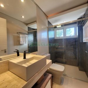 Casa com 225m², 3 dormitórios, 2 vagas, no bairro Vila Hipica em Caxias do Sul para Comprar