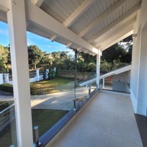 Casa com 225m², 3 dormitórios, 2 vagas, no bairro Vila Hipica em Caxias do Sul para Comprar