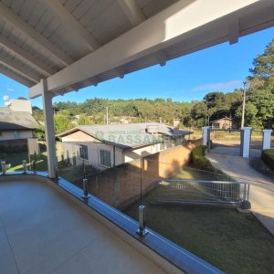 Casa com 225m², 3 dormitórios, 2 vagas, no bairro Vila Hipica em Caxias do Sul para Comprar