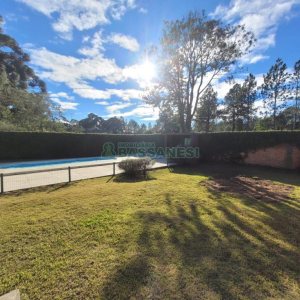 Casa com 225m², 3 dormitórios, 2 vagas, no bairro Vila Hipica em Caxias do Sul para Comprar