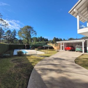 Casa com 225m², 3 dormitórios, 2 vagas, no bairro Vila Hipica em Caxias do Sul para Comprar