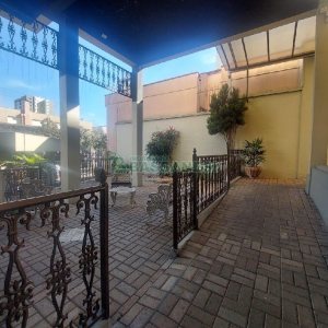 Apto Mobiliado com 80m², 2 dormitórios, 1 vaga, no bairro Lourdes em Caxias do Sul para Comprar