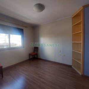 Apto Mobiliado com 80m², 2 dormitórios, 1 vaga, no bairro Lourdes em Caxias do Sul para Comprar