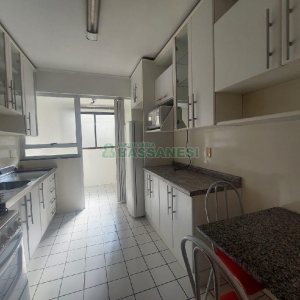 Apto Mobiliado com 80m², 2 dormitórios, 1 vaga, no bairro Lourdes em Caxias do Sul para Comprar