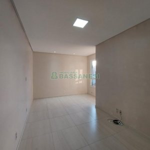 Apartamento com 70m², 2 dormitórios, 2 vagas, no bairro Vila Verde em Caxias do Sul para Alugar