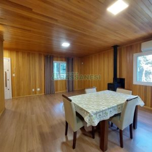 Chácara com 230m², 3 dormitórios, 3 vagas, no bairro São Virgílio em Caxias do Sul para Comprar