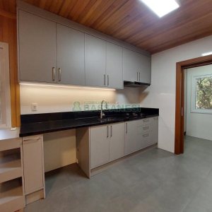 Chácara com 230m², 3 dormitórios, 3 vagas, no bairro São Virgílio em Caxias do Sul para Comprar