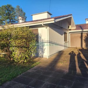 Casa com 270m², 3 dormitórios, 4 vagas, no bairro Cinqüentenário em Caxias do Sul para Comprar
