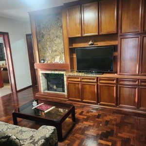 Casa com 270m², 3 dormitórios, 4 vagas, no bairro Cinqüentenário em Caxias do Sul para Comprar