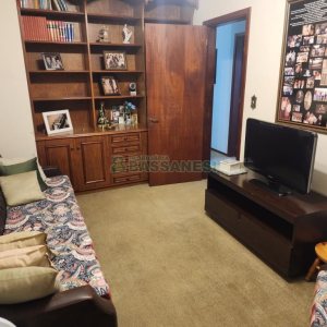 Casa com 270m², 3 dormitórios, 4 vagas, no bairro Cinqüentenário em Caxias do Sul para Comprar