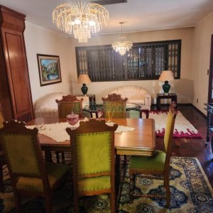 Casa com 270m², 3 dormitórios, 4 vagas, no bairro Cinqüentenário em Caxias do Sul para Comprar