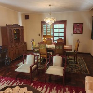 Casa com 270m², 3 dormitórios, 4 vagas, no bairro Cinqüentenário em Caxias do Sul para Comprar