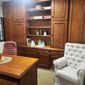 Casa com 270m², 3 dormitórios, 4 vagas, no bairro Cinqüentenário em Caxias do Sul para Comprar