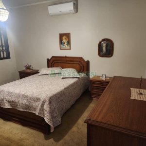 Casa com 270m², 3 dormitórios, 4 vagas, no bairro Cinqüentenário em Caxias do Sul para Comprar