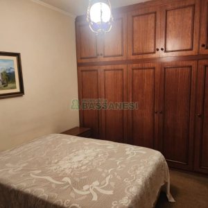 Casa com 270m², 3 dormitórios, 4 vagas, no bairro Cinqüentenário em Caxias do Sul para Comprar