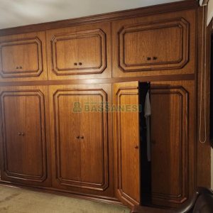 Casa com 270m², 3 dormitórios, 4 vagas, no bairro Cinqüentenário em Caxias do Sul para Comprar