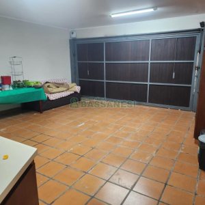 Casa com 270m², 3 dormitórios, 4 vagas, no bairro Cinqüentenário em Caxias do Sul para Comprar